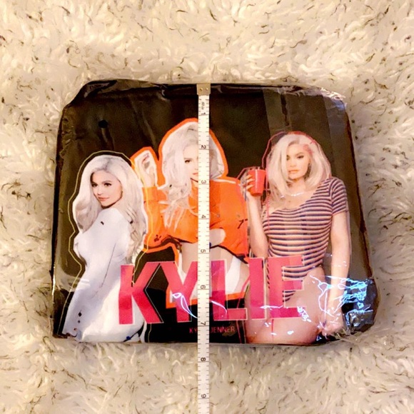Kylie Jenner Kylie Cosmetics Makeup Bag - Picture 4 of 4